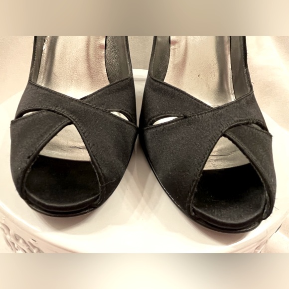 Stuart Weitzman Black Satin Heels Size 9N - Picture 6 of 10